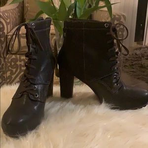 Vera Wang Boots